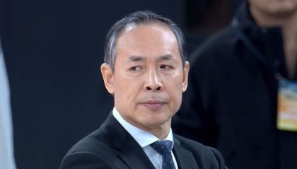 完美对战平台下载-卫冕冠军6连胜强势领跑积分榜，多队遭伤病侵袭，又有两黑马崛起